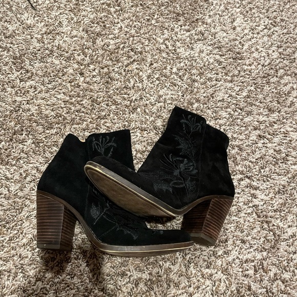 Lucky Brand Embroidered Booties - Picture 3 of 5